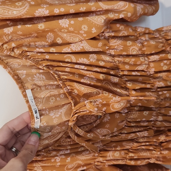 Really Pretty Paisley Dress! - Picture 2 of 4